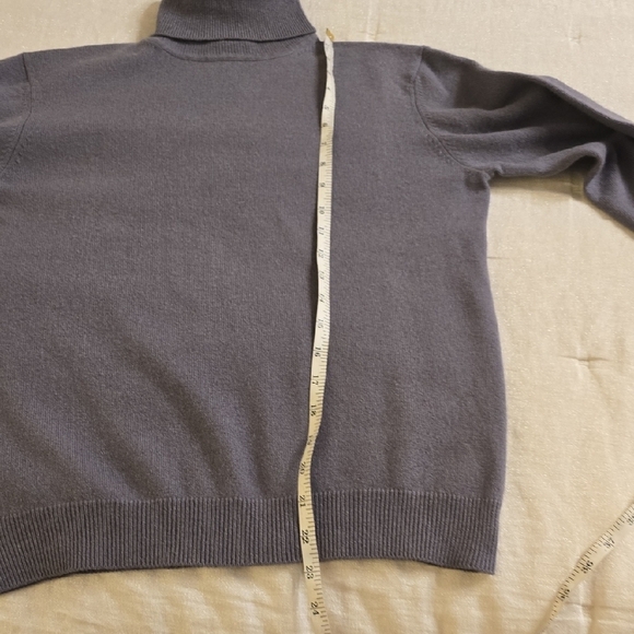Cashmere Elegant Gray Turtleneck Sweater EUC - Picture 10 of 13